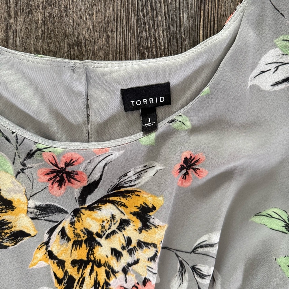 Torrid Gray Floral Casual Dress - Picture 3 of 4